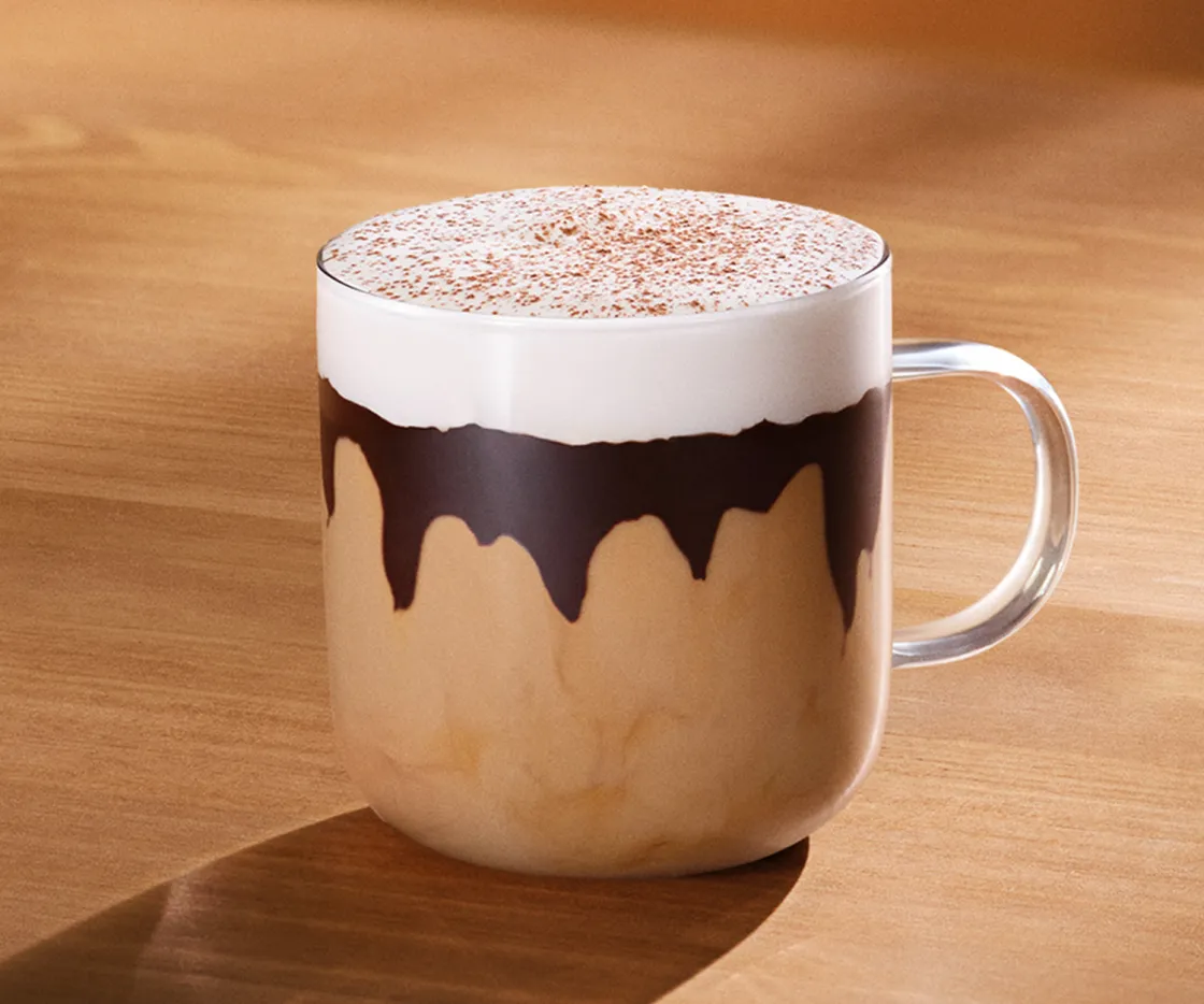 Foto de uma bebida Starbucks: Tiramisu Velvet Latte